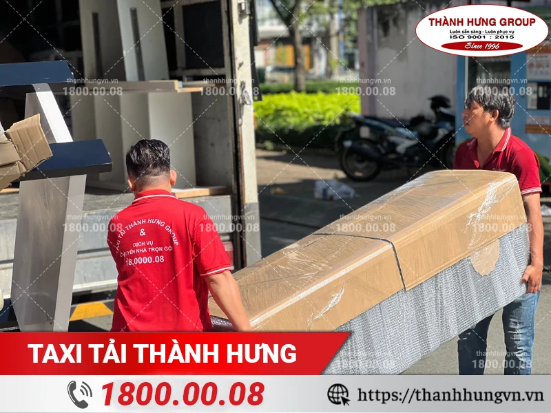 Tủ lạnh cỡ lớn được bọc lót và vận chuyển cẩn thận tránh va đập