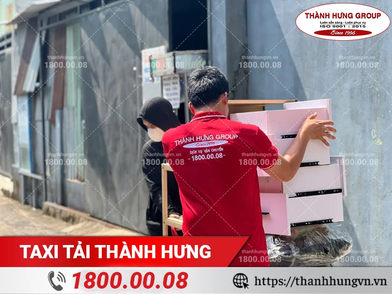 Vận chuyển đồ đạc cồng kềnh bằng xe đẩy chuyên dụng