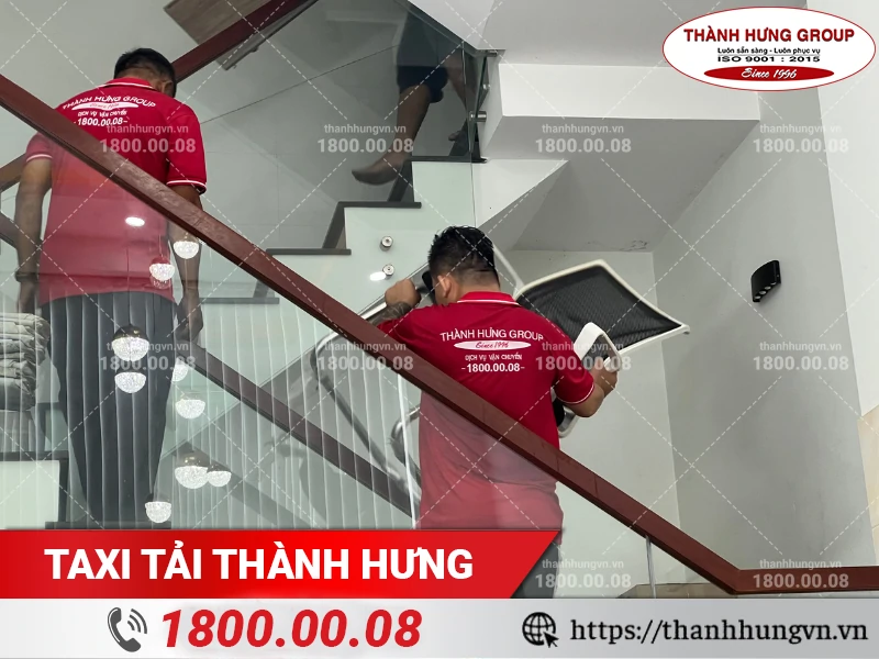 Vận chuyển ghế tựa bằng đường thang bộ