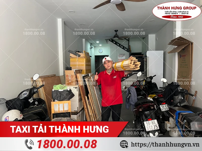 Đồ đạc được đóng gói cẩn thận và tập kết ở sảnh chuẩn bị vận chuyển