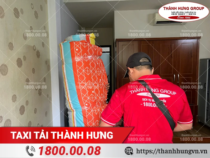 Nệm được đóng gói chắc chắn bằng keo chuyên dụng