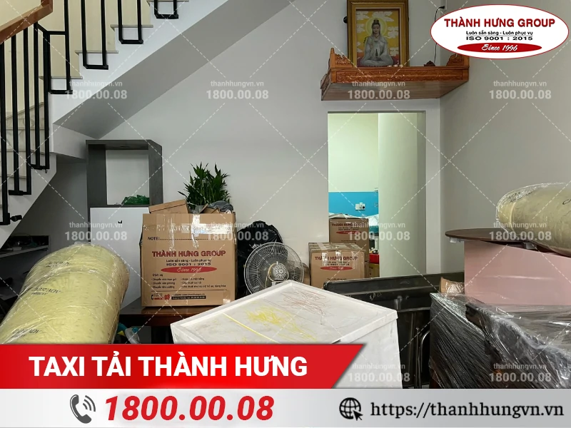 Đồ đạc được tập kết ở một điểm để tiến hành vận chuyển