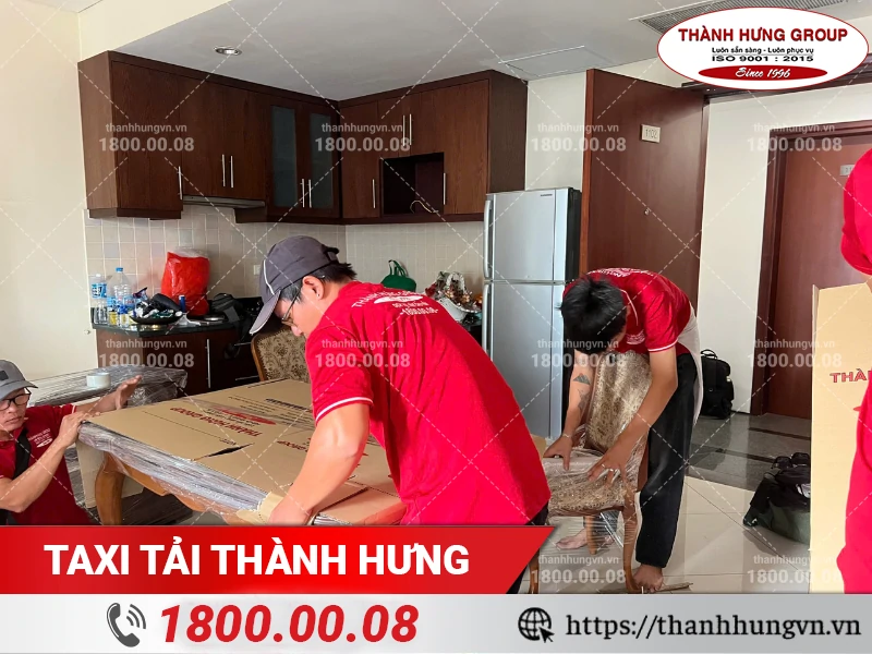 Đóng gói bàn gỗ lớn bằng thùng carton