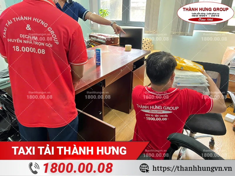Đóng gói tài liệu vào thùng carton