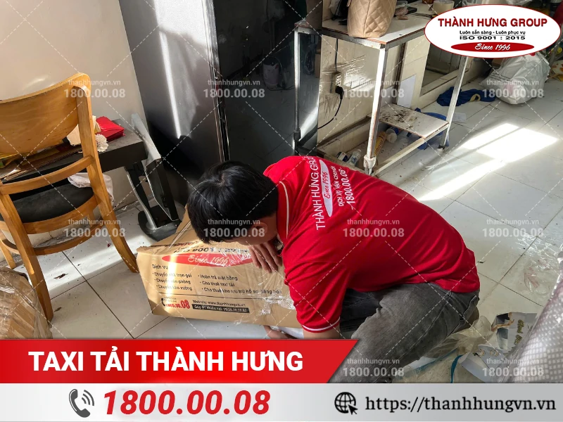 Đóng gói đồ đạc bằng thùng carton và màng PE