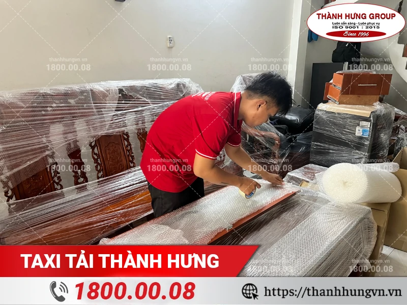 Đóng gói bàn ghế gỗ bằng vật tư chuyên dụng