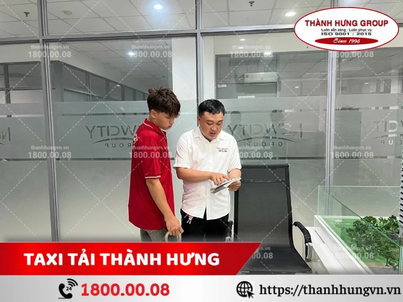 Chuyên viên khảo sát Thành Hưng đang điều phối dự án