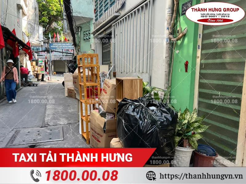 Đồ đạc tại điểm tập kết đã được đóng gói, bao bọc cẩn thận