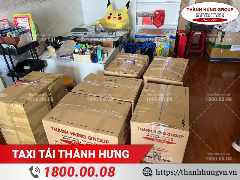 Các thùng đồ được đóng gói và ghi chú cẩn thận