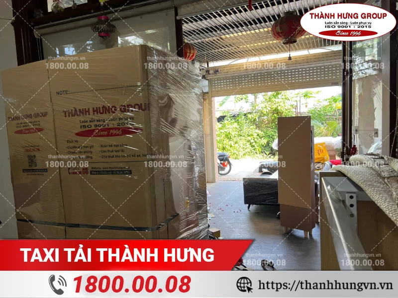 Thùng carton Thành Hưng tập kết tại tầng trệt chờ bốc lên xe