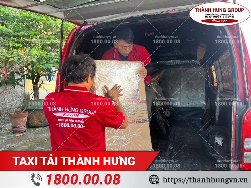 Máy giặt được vận chuyển lên xe tải