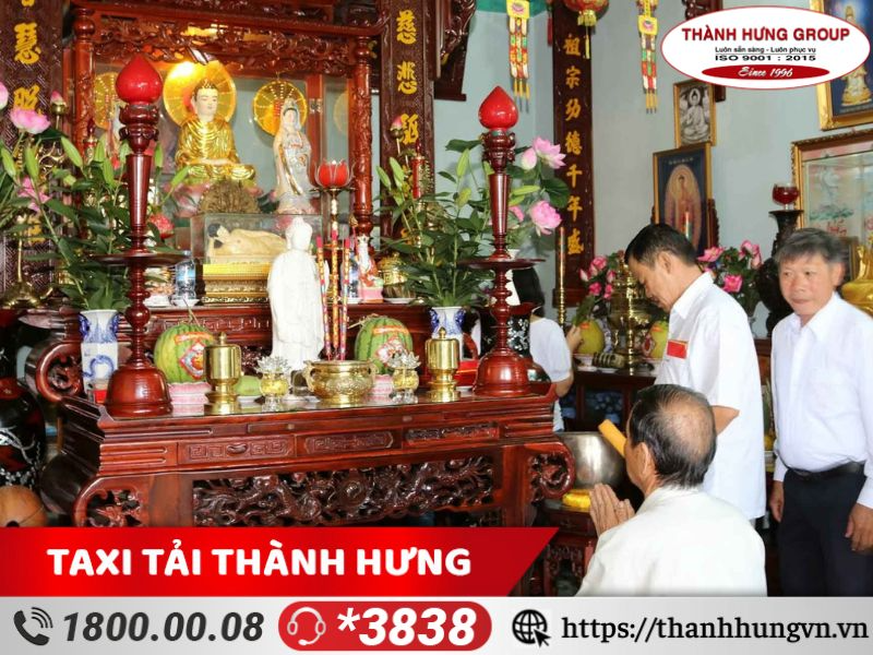 Người Việt có nhiều thủ tục, nghi lễ để cầu bình an, may mắn khi chuyển về nhà mới.