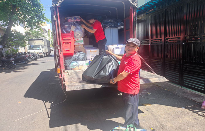 Dịch vụ chuyển nhà Thành Hưng sẽ hỗ trợ bạn đóng gói, phân loại tài sản, hàng hóa của khách hàng được vận chuyển nhanh chóng, trọn gói đảm bảo an toàn trong suốt quá trình vận chuyển.