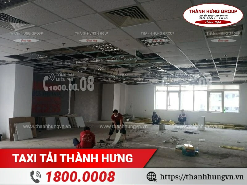 Hình ảnh quá trình thực hiện tháo dỡ hoàn trả mặ bằng văn phòng Thành Hưng