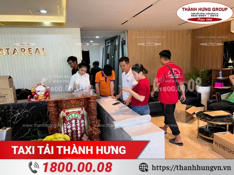 Ban quản lý hướng dẫn cư dân điểm tập kết/trung chuyển đồ đạc khi chuyển nhà.