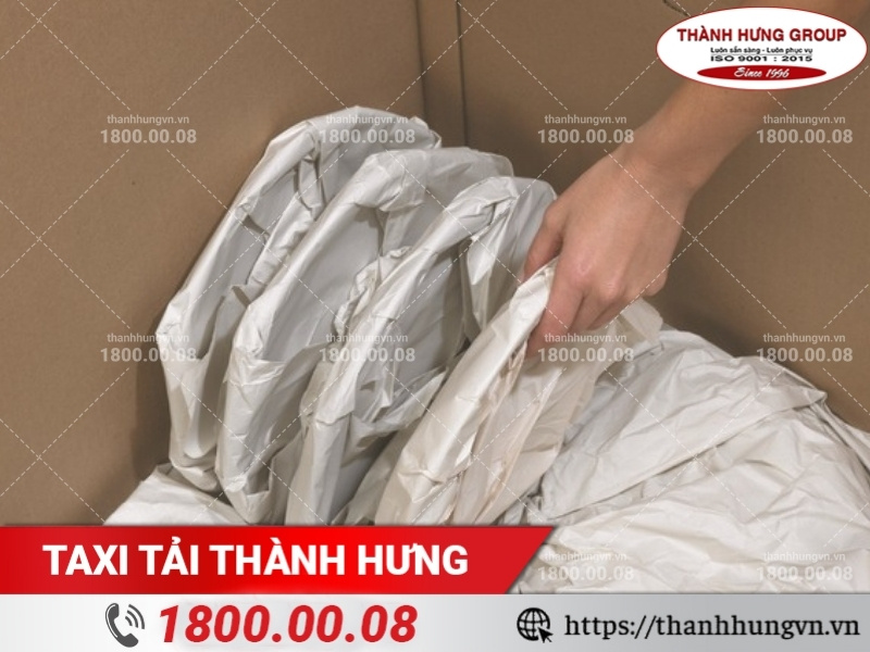 Bát đĩa cần bọc riêng từng chiếc và sắp xếp khoa học trong thùng carton.