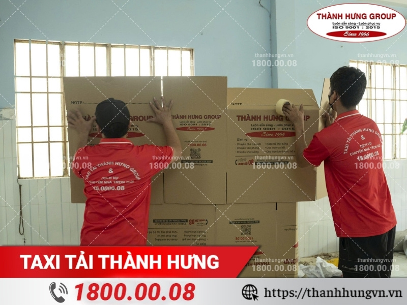 Bìa carton bảo vệ bề mặt máy chạy bộ khỏi trầy xước.