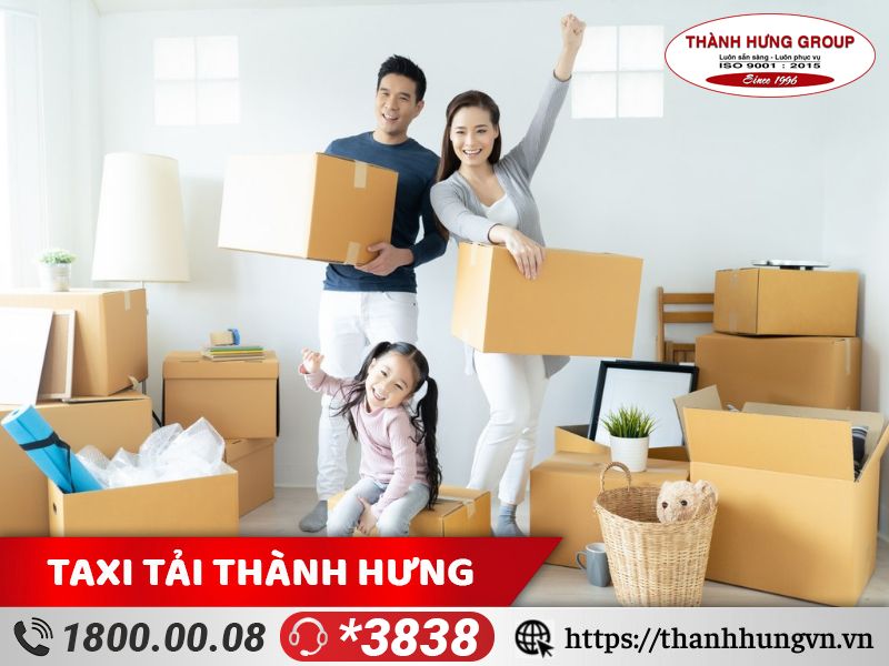 Các thành viên luôn hỗ trợ nhau khi chuyển nhà.