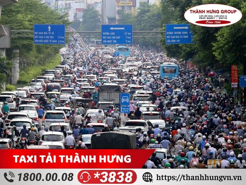 Giao thông tắc nghẽn là khó khăn lớn nhất khi vận chuyển hàng hóa tại Hà Nội.