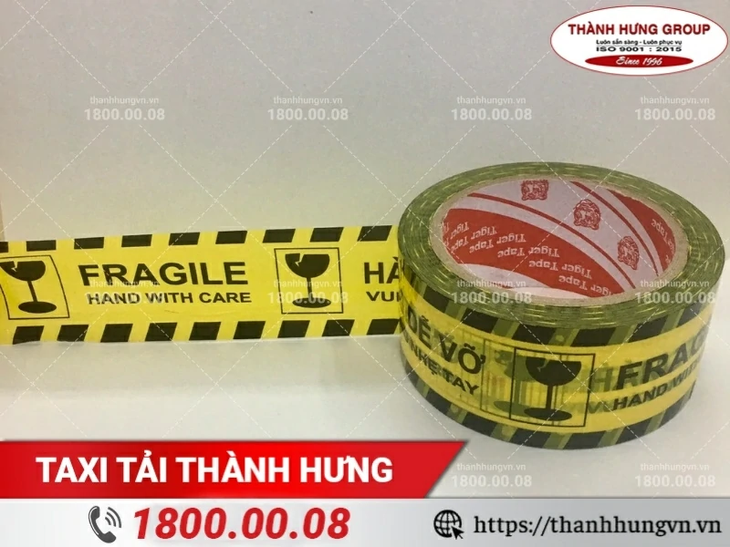 Cần dán nhãn “Hàng dễ vỡ” khi đóng gói bát đĩa.