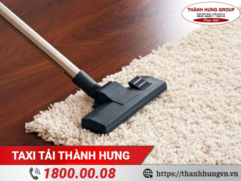 Thảm trải sàn cần được vệ sinh định kỳ để đảm bảo vệ sinh và tính thẩm mỹ.