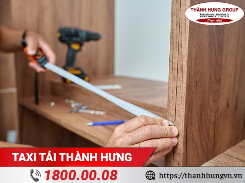 Cần đo kích thước và tháo rời đồ đạc trước khi vận chuyển qua cầu thang.