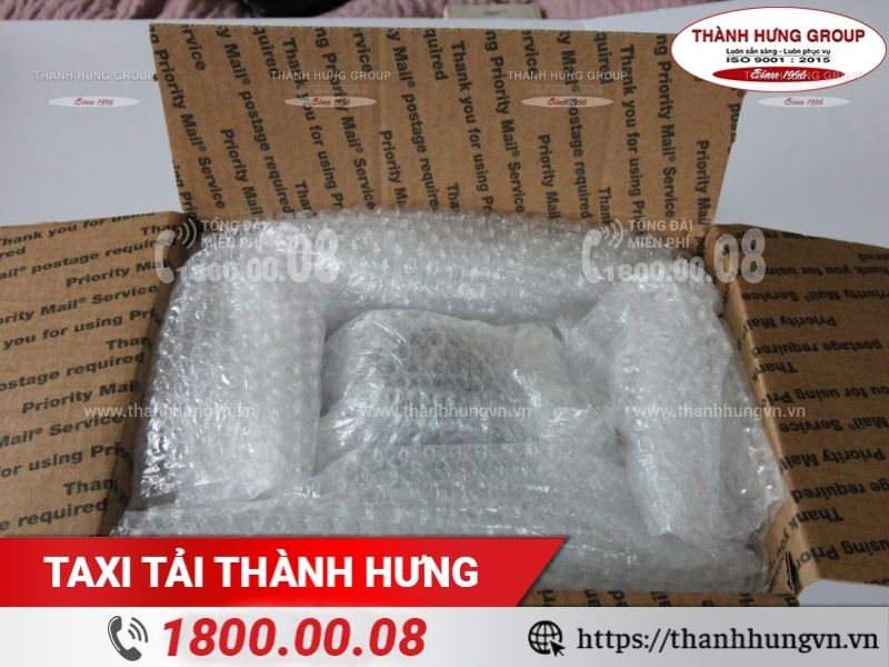 Chèn thêm các vật liệu đệm vào các khoảng trống còn lại hạn chế sự va đập