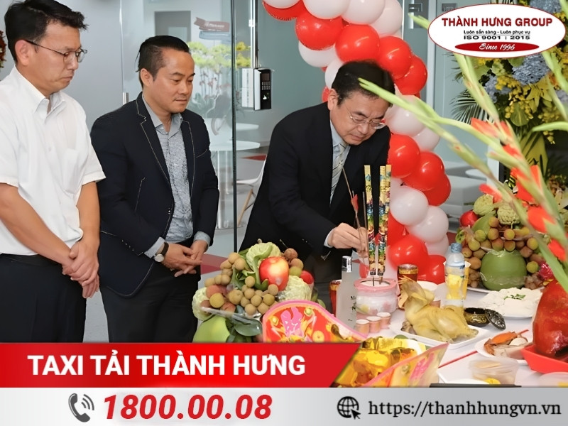 Chuẩn bị mâm lễ cúng nhập trạch văn phòng đầy đủ, tươm tất.