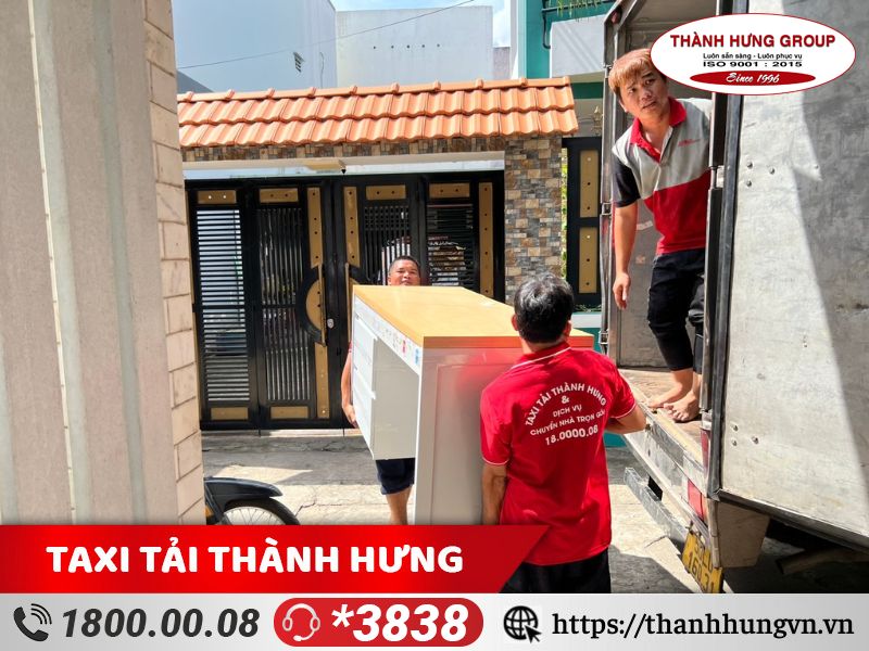 Lắp đặt bàn ghế theo đúng bản vẽ