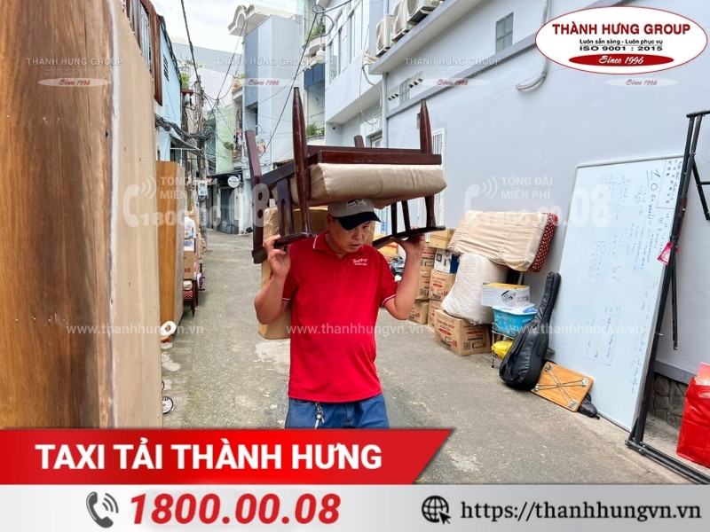 Chuyển nhà trong hẻm nhỏ mất thêm chi phí thuê nhân công/ phương tiện trung chuyển đồ đạc.