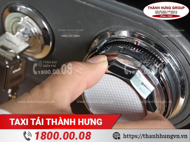 Có thể tháo rời phần khóa két sắt/ cánh cửa để giảm trọng lượng đồ đạc.