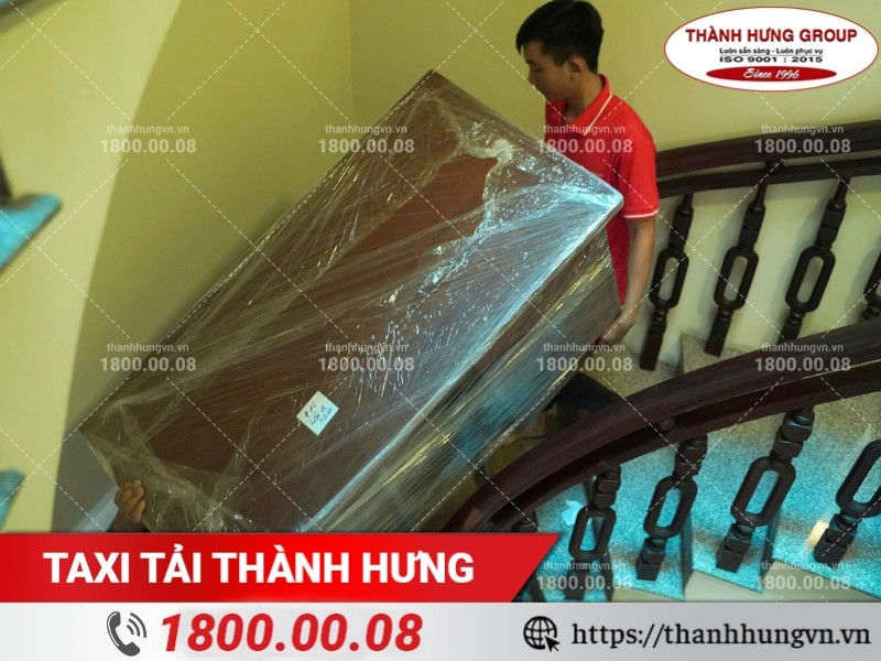 Đặc biệt lưu ý các góc cua khi vận chuyển vật nặng lên xuống cầu thang.