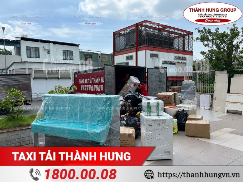 Đàn piano được tháo rời và đóng gói cẩn thận.