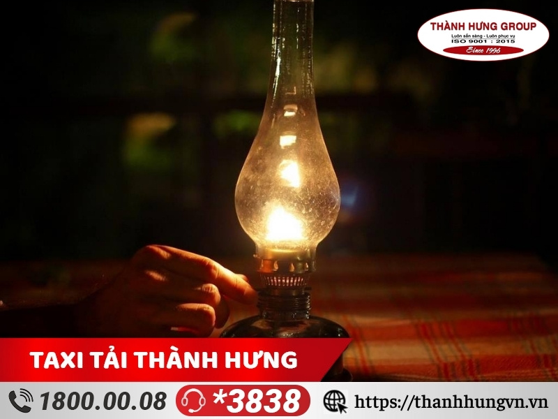 Mang lửa vào nhà trước để xua đuổi tà khí, kích thích năng lượng tích cực