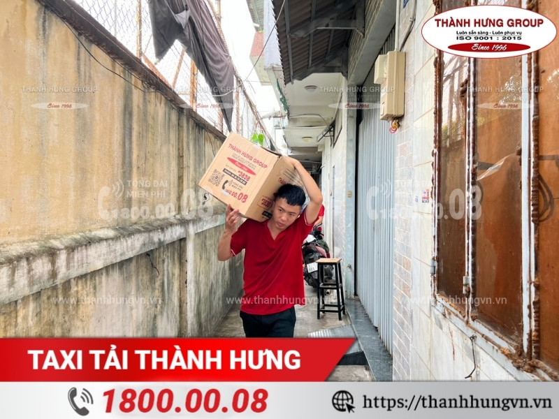 Dịch vụ chuyển nhà chuyên nghiệp hỗ trợ khách hàng vận chuyển/ bốc xếp.