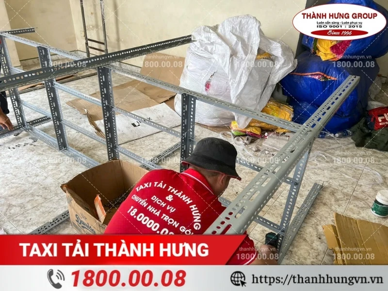 Thành Hưng phân công nhân sự tháo lắp kệ kho hàng chuyên nghiệp.