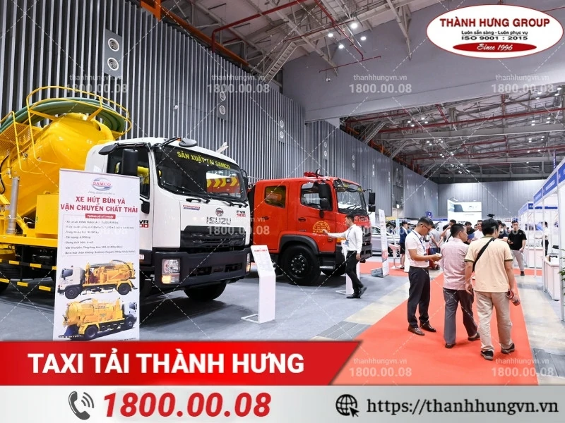 Sự kiện triển lãm có nhiều máy móc, thiết bị, đòi hỏi sự an toàn tuyệt đối khi vận chuyển.