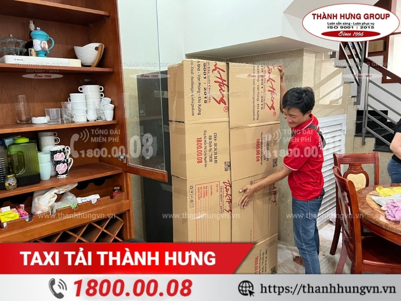 Đồ đạc được đóng gói cẩn thận bằng thùng carton nhiều lớp.