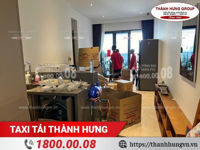 Đồ đạc được đóng gói cẩn thận trong thùng carton chắc chắn.