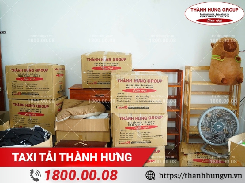 Đồ đạc được đóng gói an toàn trước khi sắp xếp khoa học trong thùng xe tải.