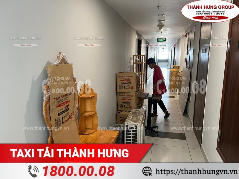 Đồ đạc được tập kết ở hành lang chung cư hoặc theo hướng dẫn của ban quản lý.