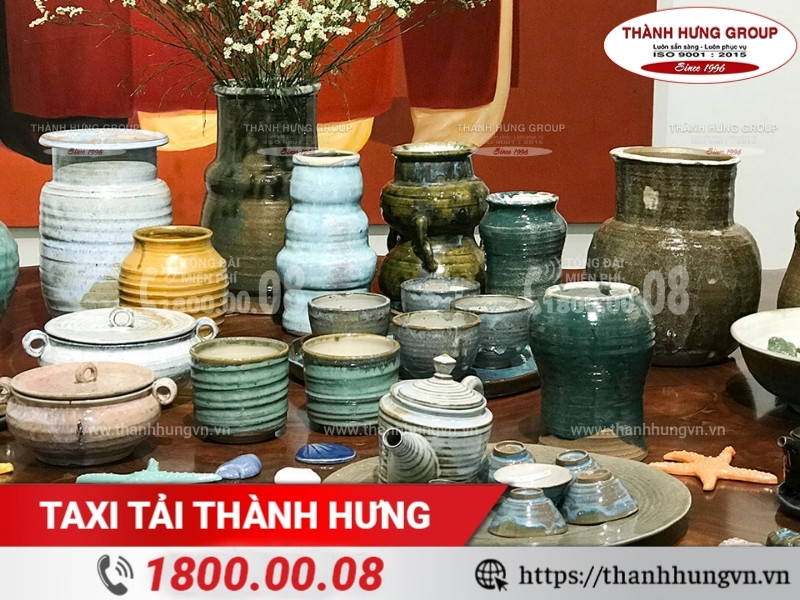Đồ gốm là vật dụng dễ vỡ, cần đặc biệt lưu ý khi vận chuyển.