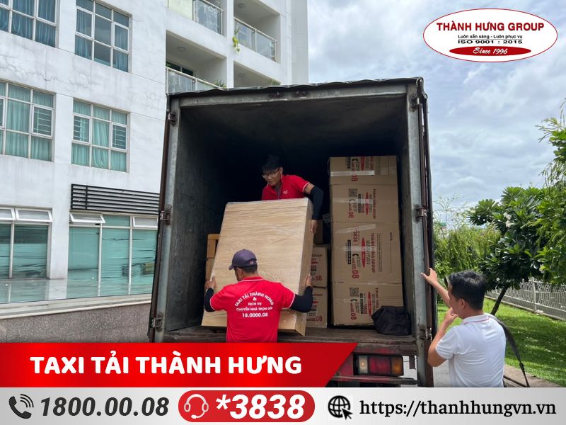 Đội ngũ nhân viên là một trong những tiêu chí đánh giá dịch vụ chuyển nhà trọn gói