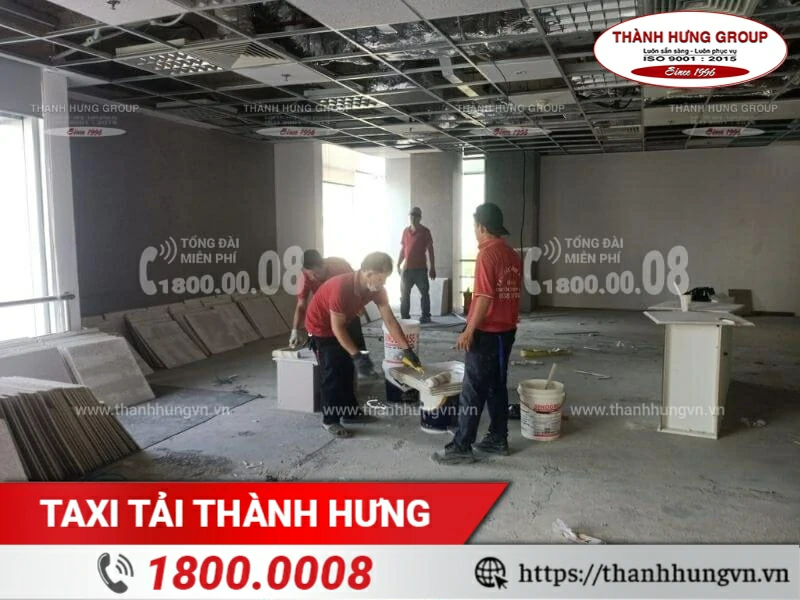 Hình ảnh quá trình thực hiện tháo dỡ hoàn trả mặ bằng văn phòng Thành Hưng