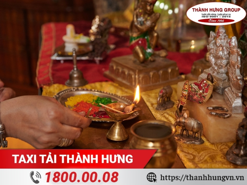 Dọn dẹp bàn thờ gia tiên đón tết