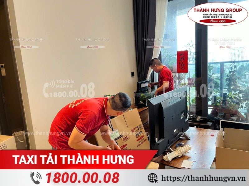 Đóng gói đồ đạc cẩn thận để hạn chế hư hỏng khi chuyển nhà.