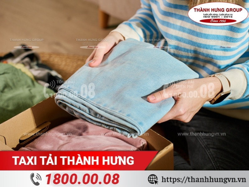 Đóng gói quần áo khoa học để bảo vệ đồ đạc, tiết kiệm thời gian dọn dẹp khi chuyển nhà.