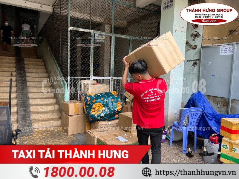 Đồng phục Thành Hưng có màu đỏ đặc trưng.
