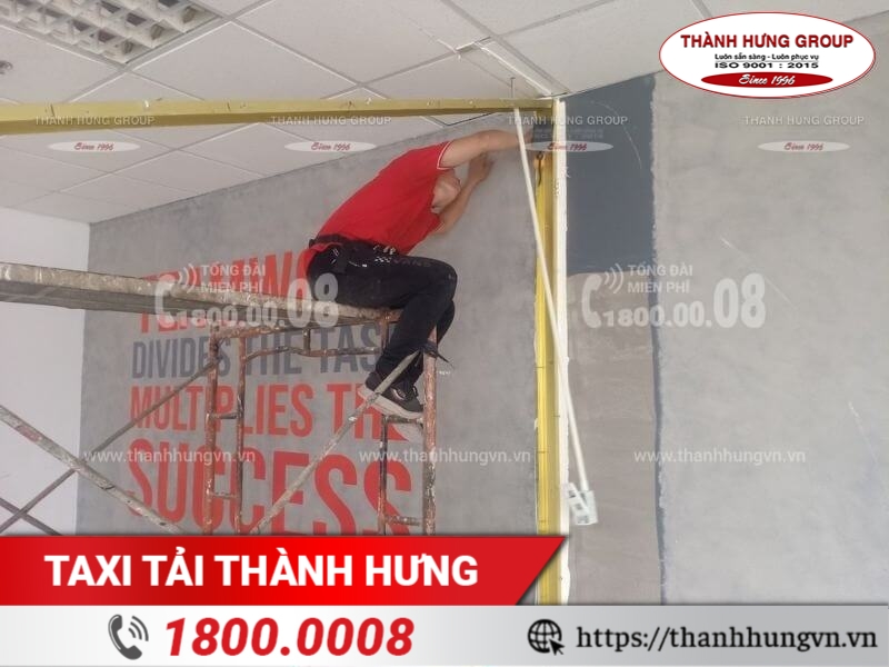 Hình ảnh quá trình thực hiện tháo dỡ hoàn trả mặ bằng văn phòng Thành Hưng