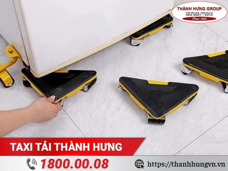 Dụng cụ vận chuyển két sắt hạn chế trầy xước sàn nhà.